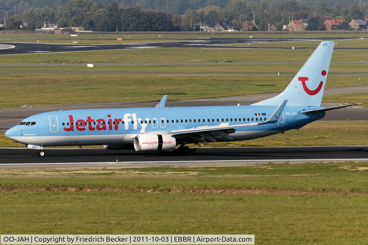 OO-JAH, 2011 Boeing 737-8K5 C/N 37260, decelerating after touchdown
