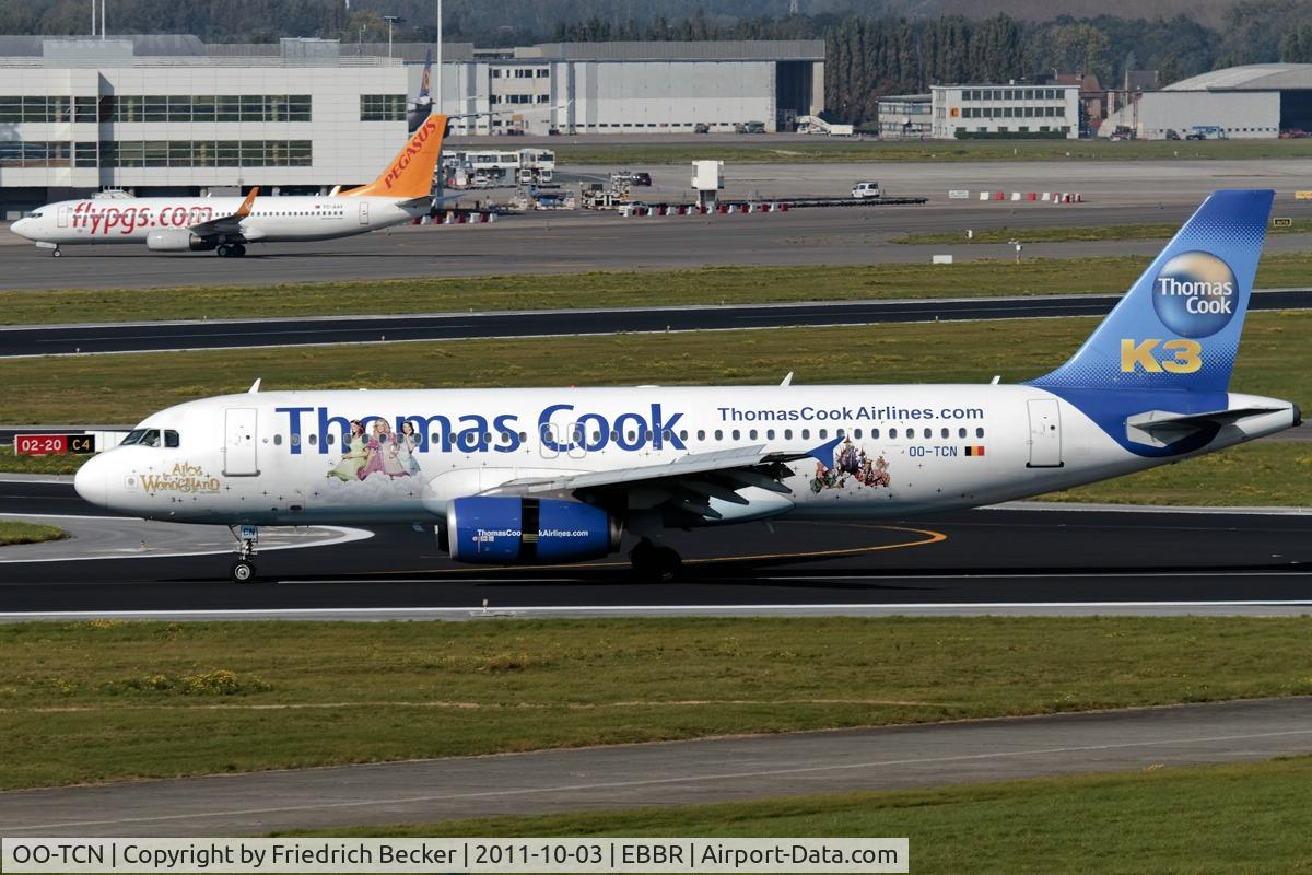 OO-TCN, 1993 Airbus A320-232 C/N 425, decelerating after touchdown