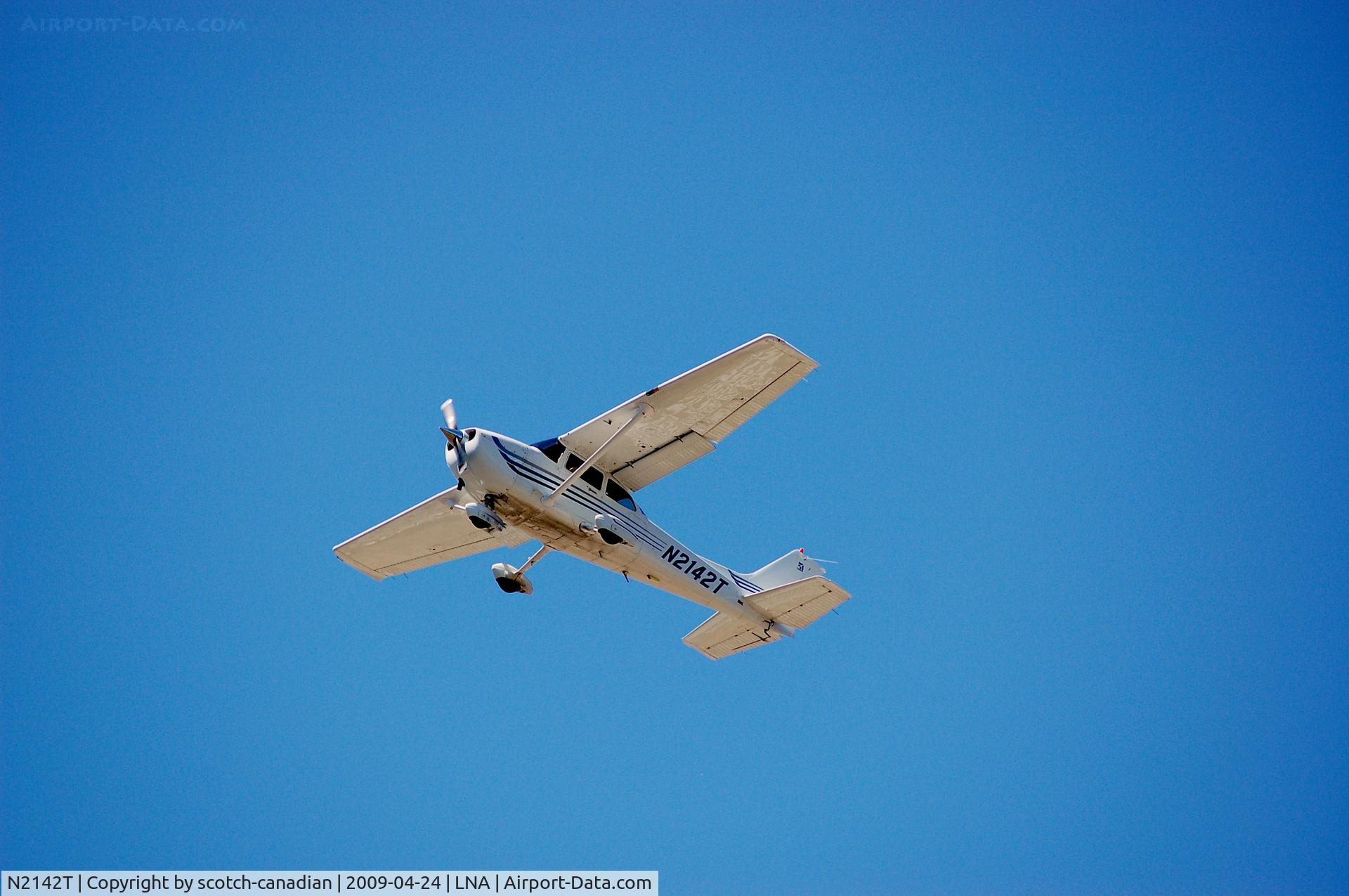 N2142T, Cessna 172S C/N 172S9521, Cessna 172S Skyhawk N2142T at Palm Beach County Park Airport, Lantana, FL