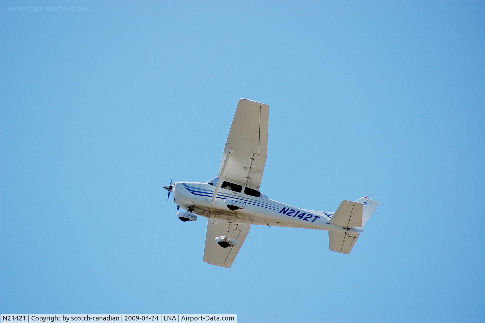 N2142T, Cessna 172S C/N 172S9521, Cessna 172S Skyhawk N2142T at Palm Beach County Park Airport, Lantana, FL