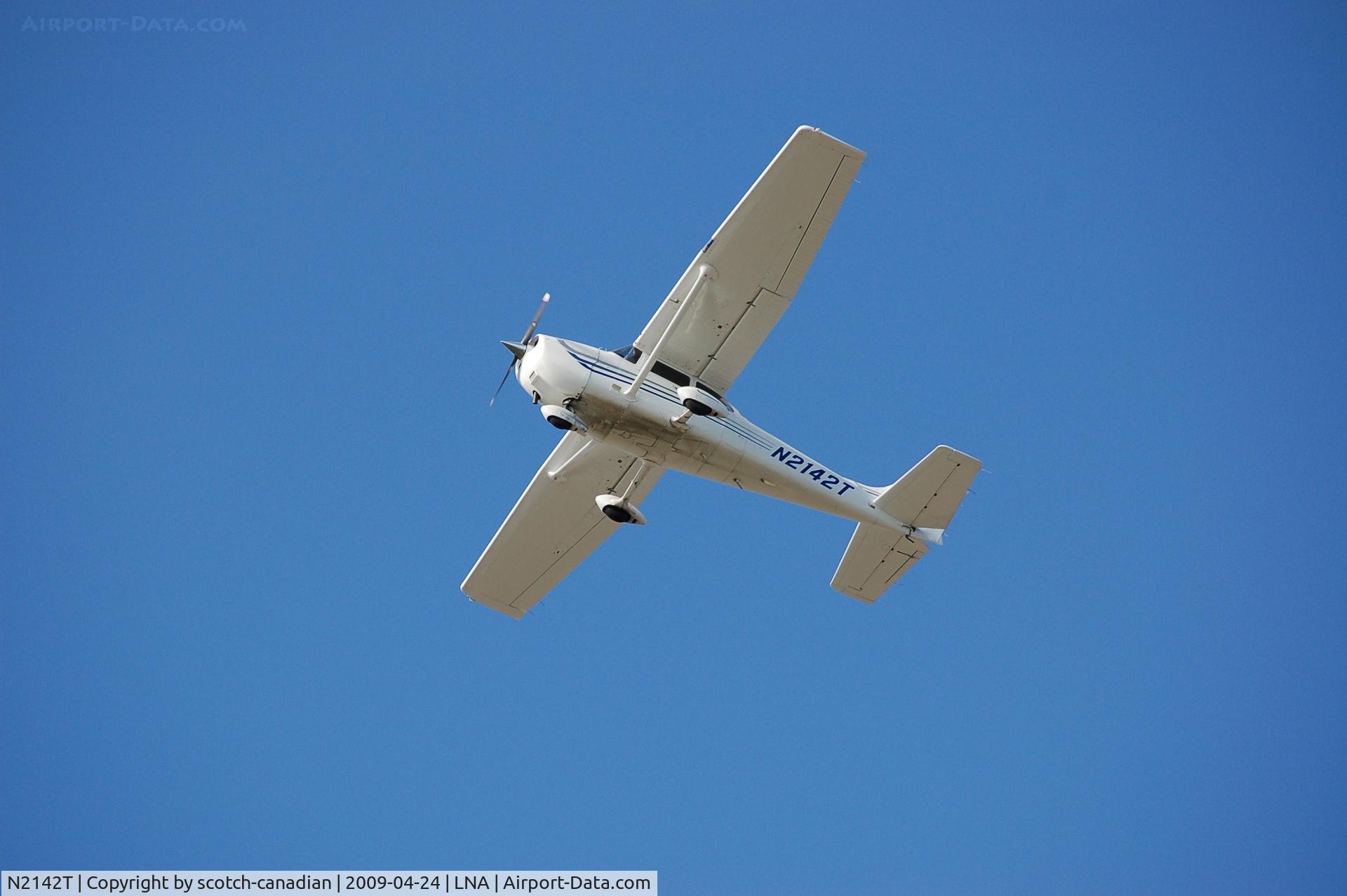 N2142T, Cessna 172S C/N 172S9521, Cessna 172S Skyhawk N2142T at Palm Beach County Park Airport, Lantana, FL