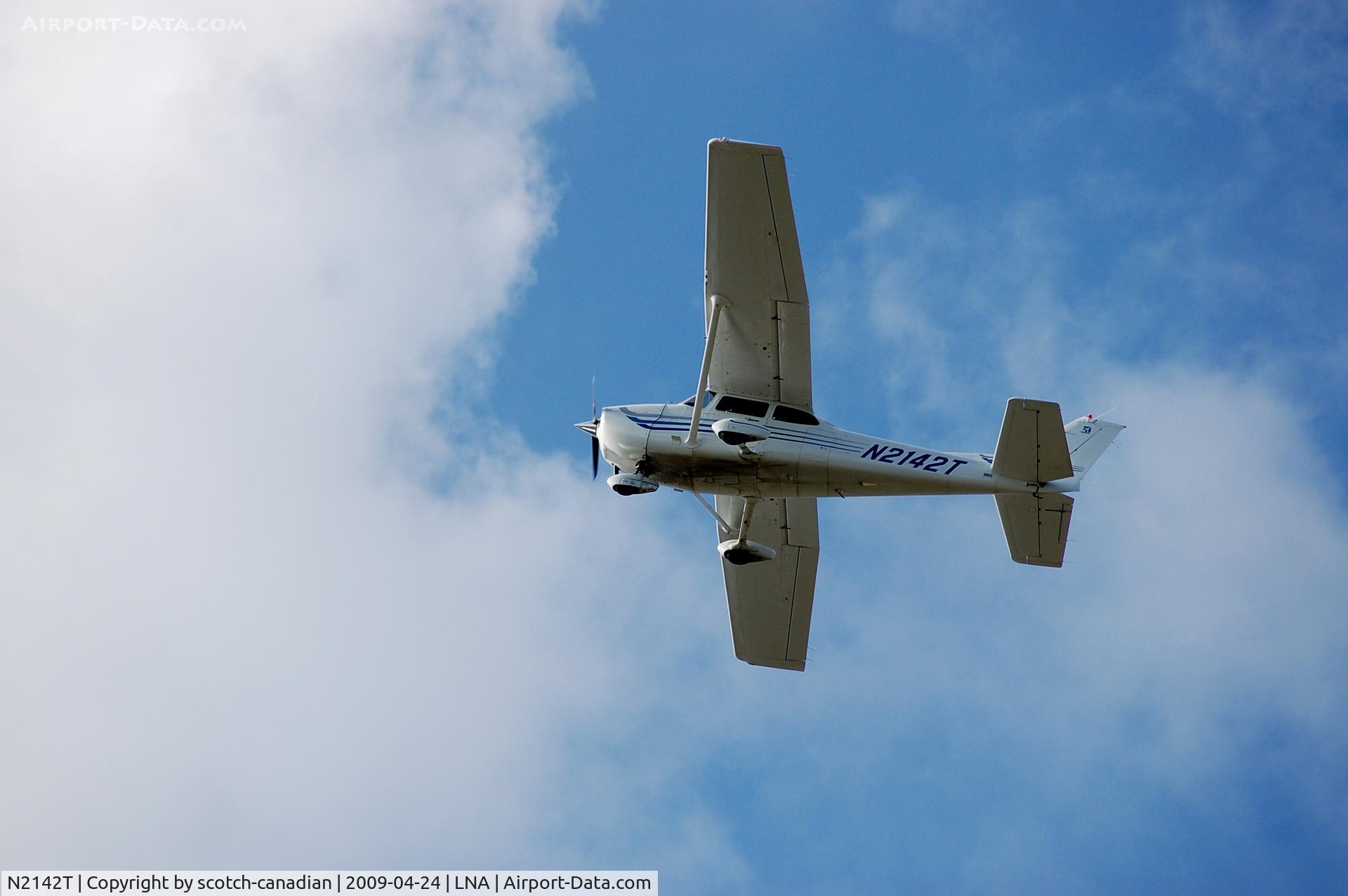 N2142T, Cessna 172S C/N 172S9521, Cessna 172S Skyhawk N2142T at Palm Beach County Park Airport, Lantana, FL
