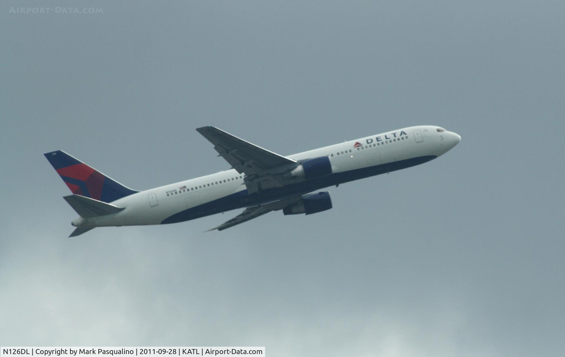 N126DL, 1988 Boeing 767-332 C/N 24076, Boeing 767-300