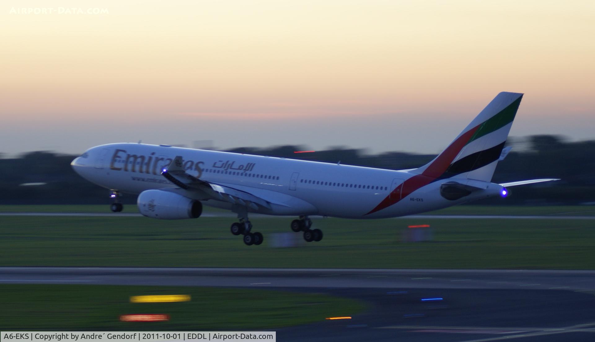 A6-EKS, 1999 Airbus A330-243 C/N 283, Emirates, just touching down at Düsseldorf Int´l (EDDL)