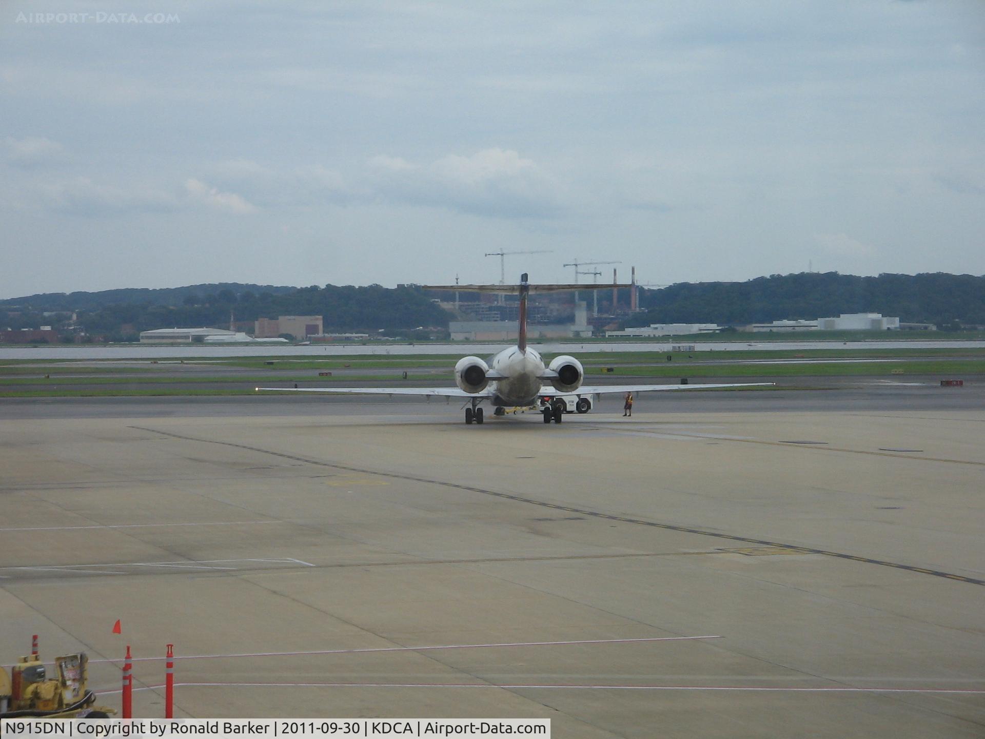 N915DN, 1996 McDonnell Douglas MD-90-30 C/N 53395, DCA, VA