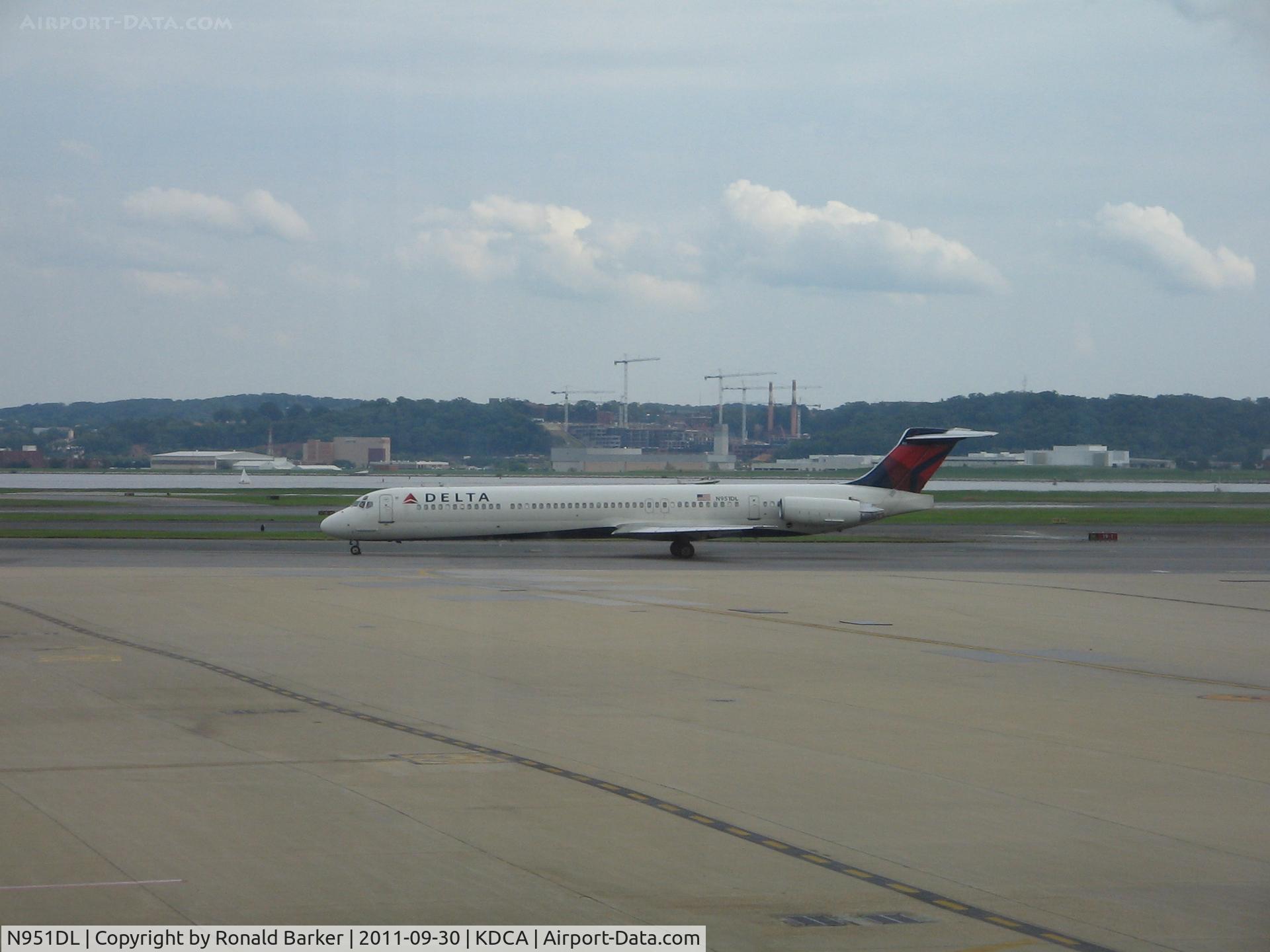 N951DL, 1990 McDonnell Douglas MD-88 C/N 49882, DCA, VA