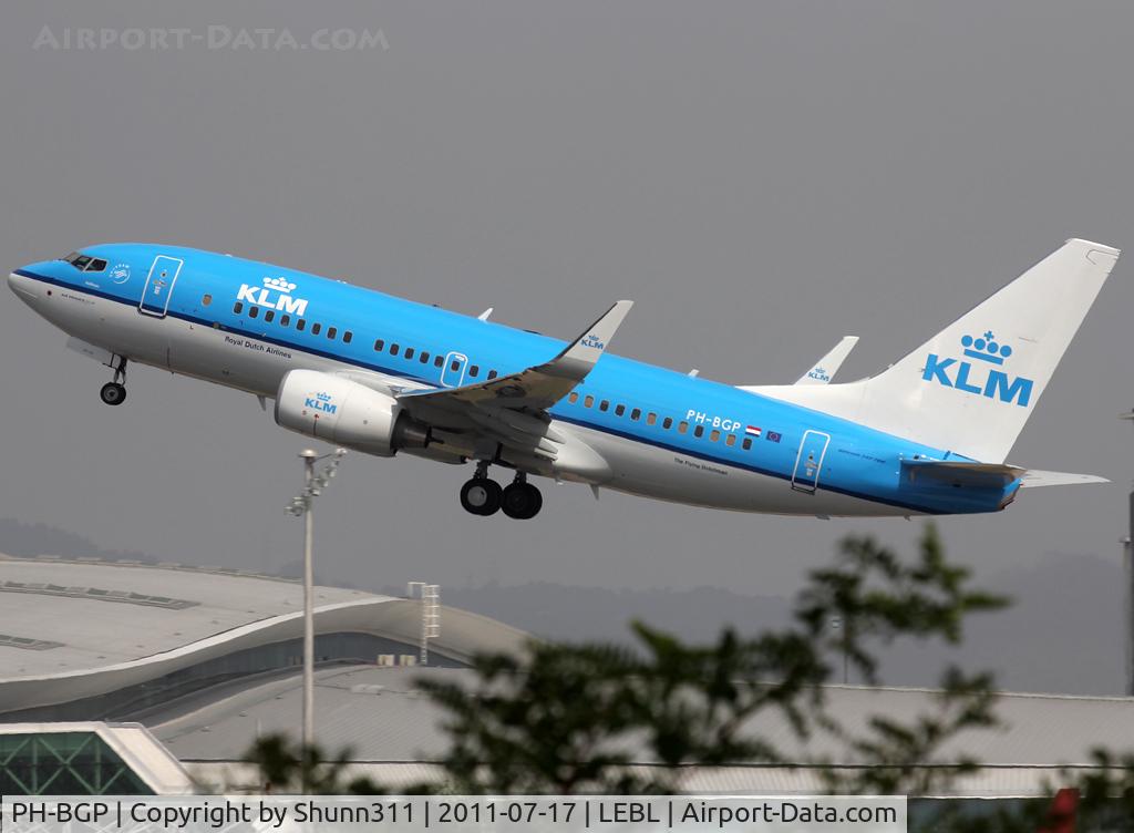 PH-BGP, 2011 Boeing 737-7K2 C/N 38127, Taking off from rwy 25L