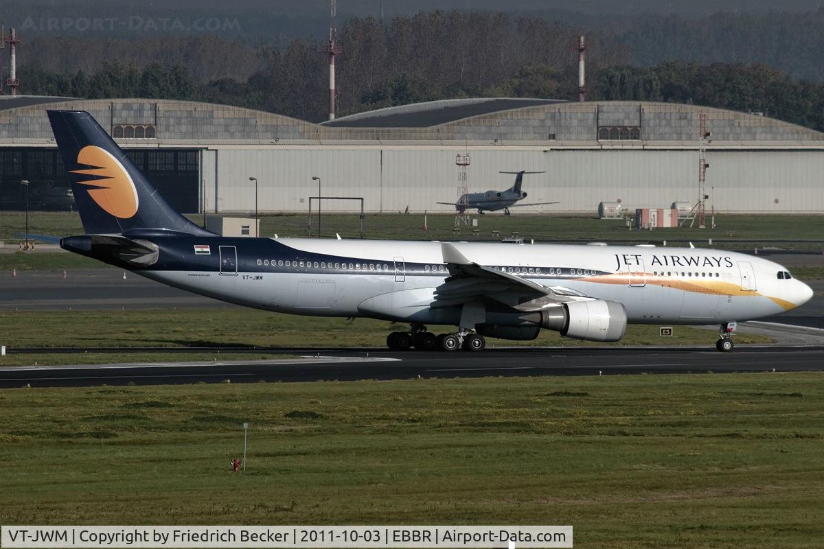 VT-JWM, 2008 Airbus A330-202 C/N 923, taxying to the active