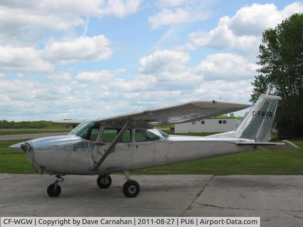 CF-WGW, 1967 Cessna 172H C/N 17256511, 1967 Cessna 172H, Recently moved from Deseronto to Picton, Ontario. Owned by Dave Carnahan of Trenton, Ontario