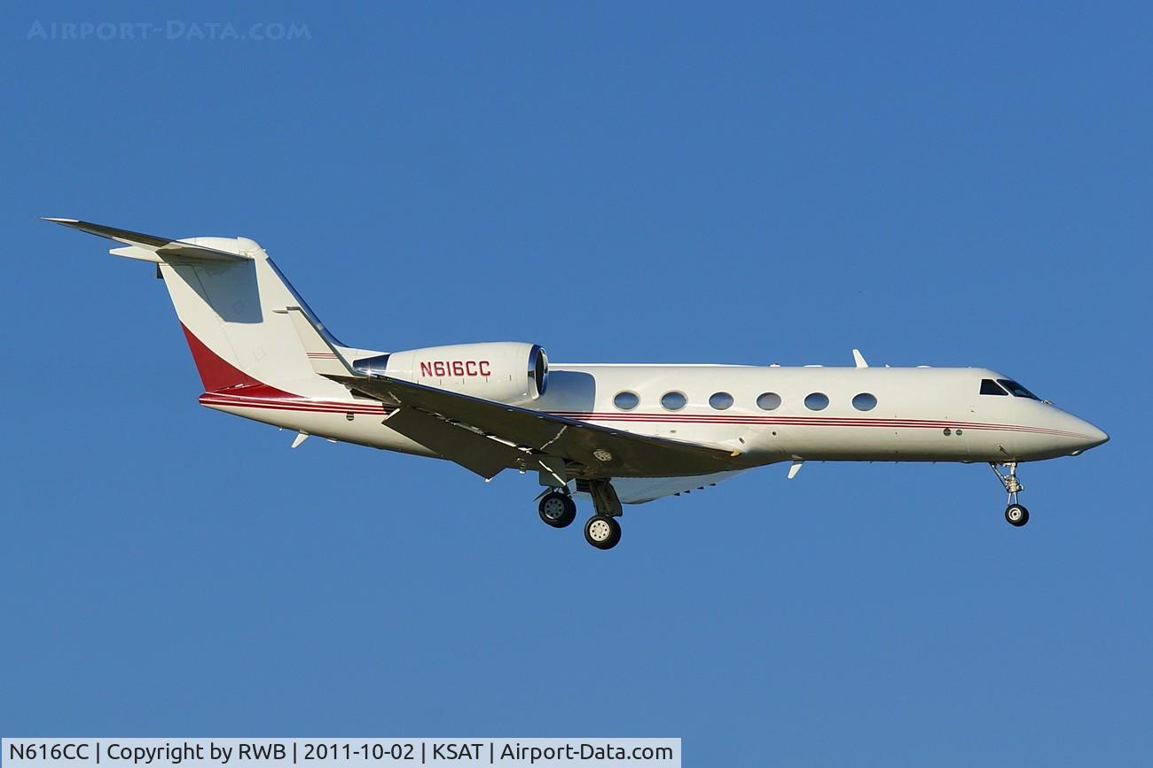 N616CC, 2001 Gulfstream Aerospace G-IV C/N 1455, Landing 12R