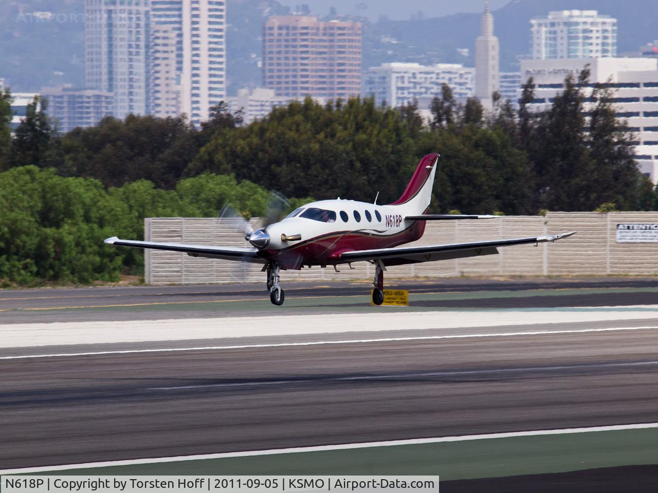 N618P, 2008 AIR Epic LT C/N 023, N618P arriving on RWY 21