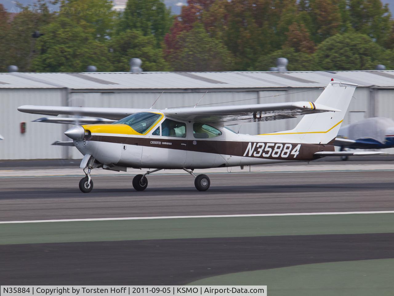 N35884, 1976 Cessna 177RG Cardinal C/N 177RG1070, N35884 departing from RWY 21