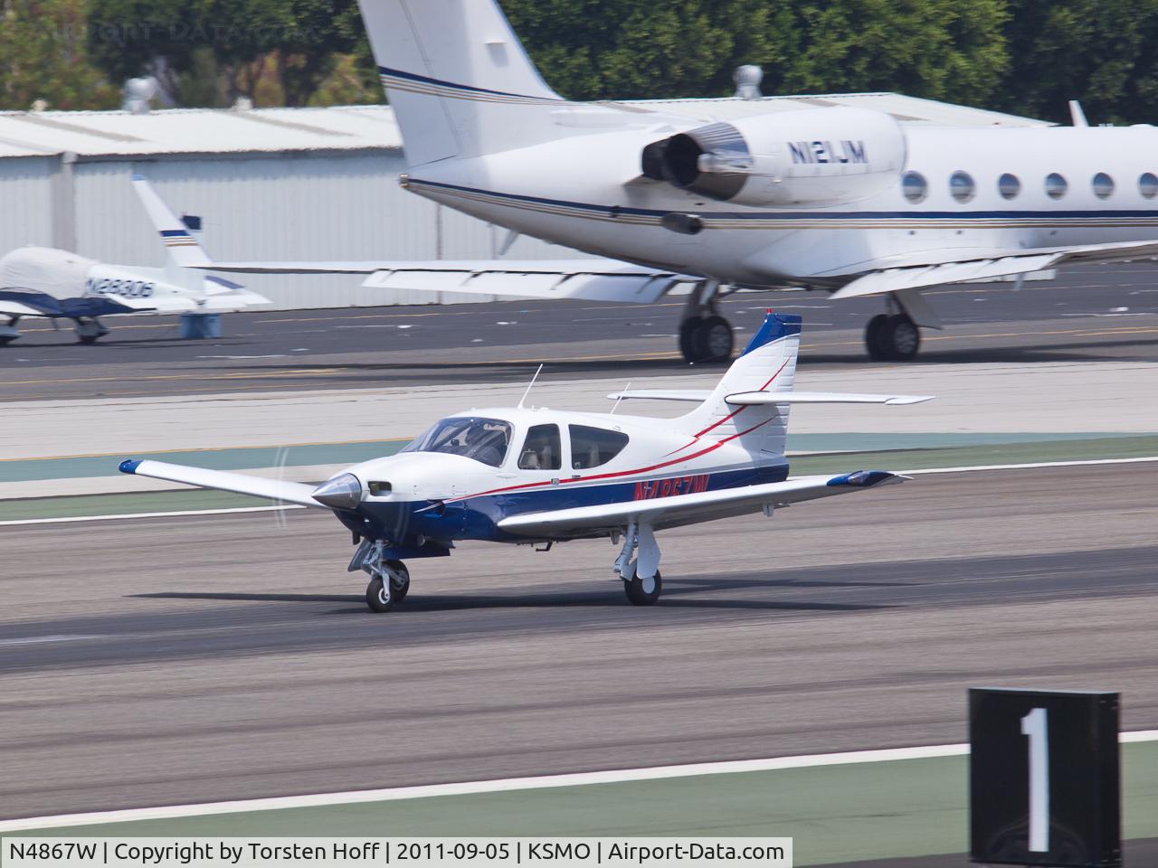N4867W, 1976 Rockwell International 114 Commander C/N 14197, N4867W departing from RWY 21