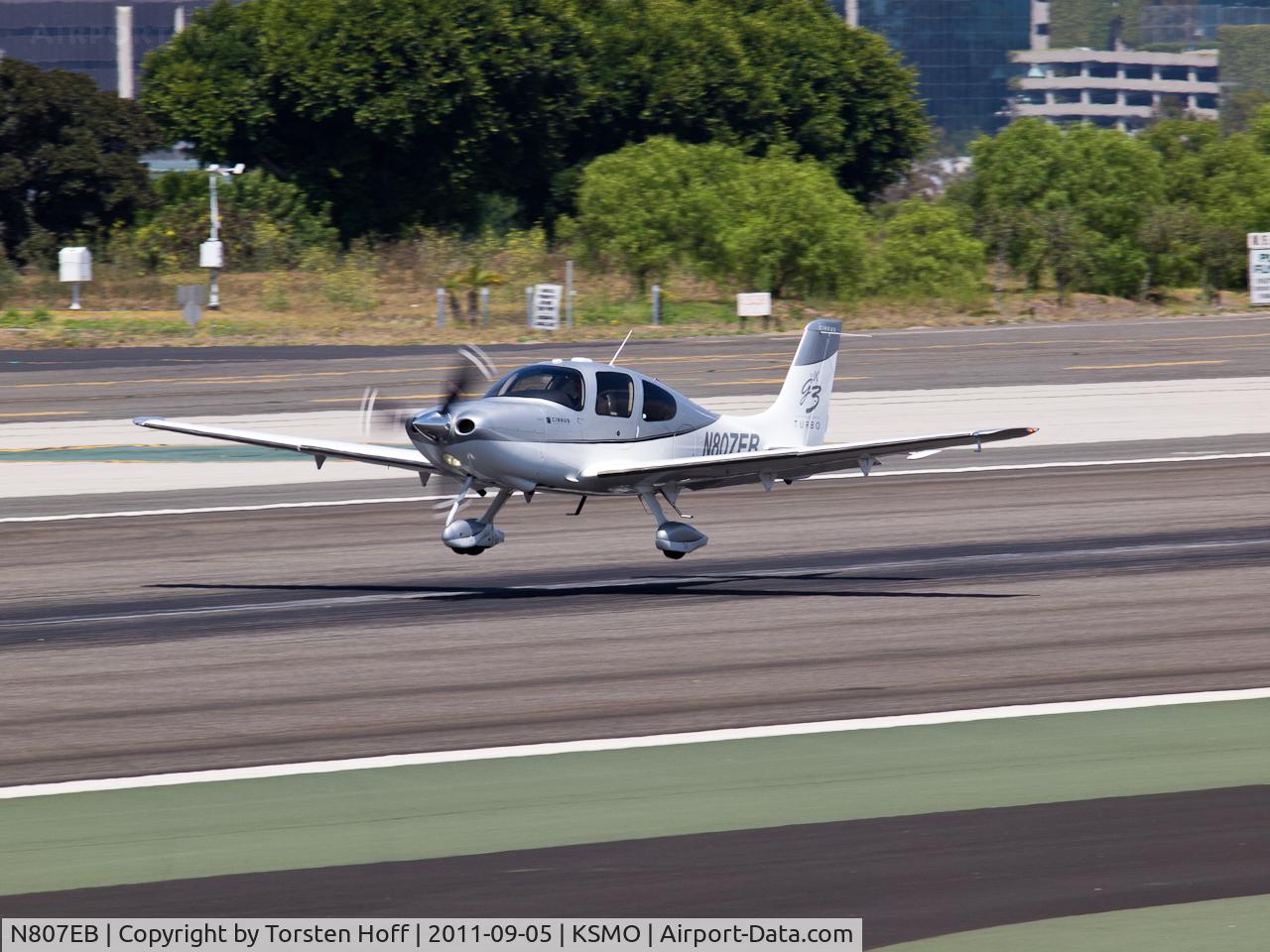 N807EB, 2007 Cirrus SR22 G3 GTSX Turbo C/N 2652, N807EB arriving on RWY 21