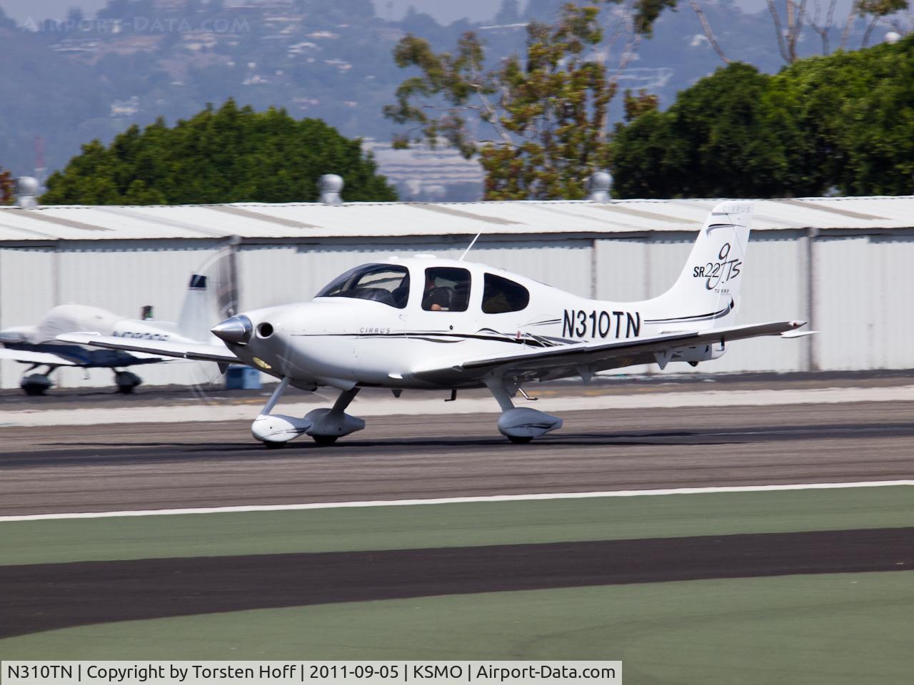 N310TN, 2006 Cirrus SR22 C/N 2146, N310TN departing from RWY 21