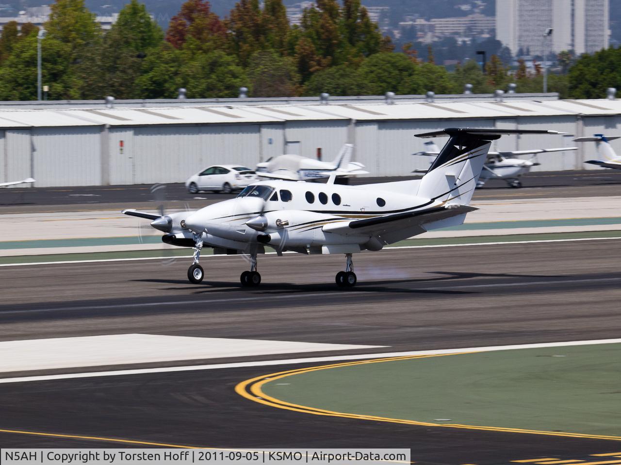 N5AH, 1980 Beech F90 King Air C/N LA-53, N5AH arriving on RWY 21