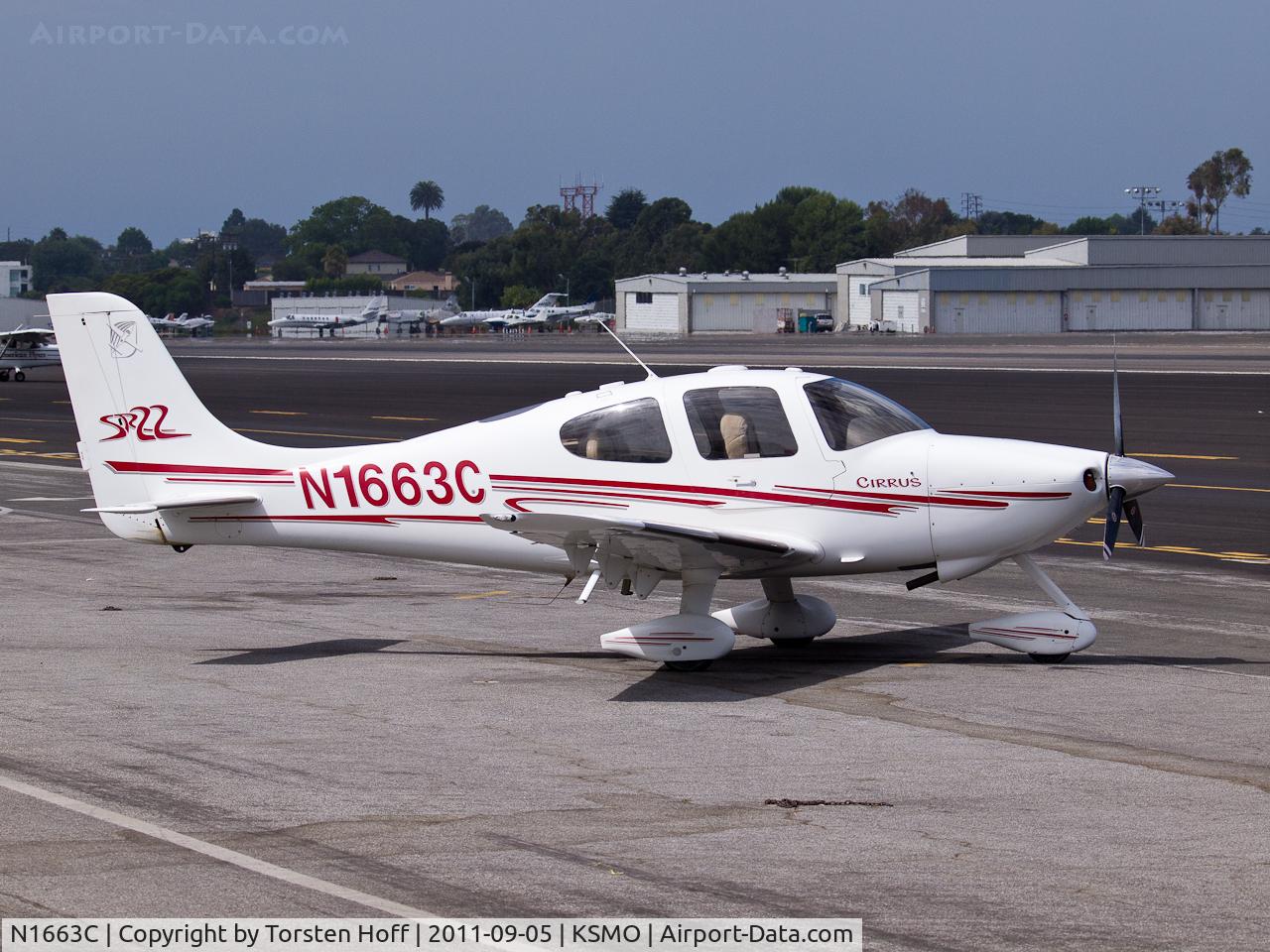 N1663C, 2003 Cirrus SR22 C/N 0585, N1663C parked at KSMO