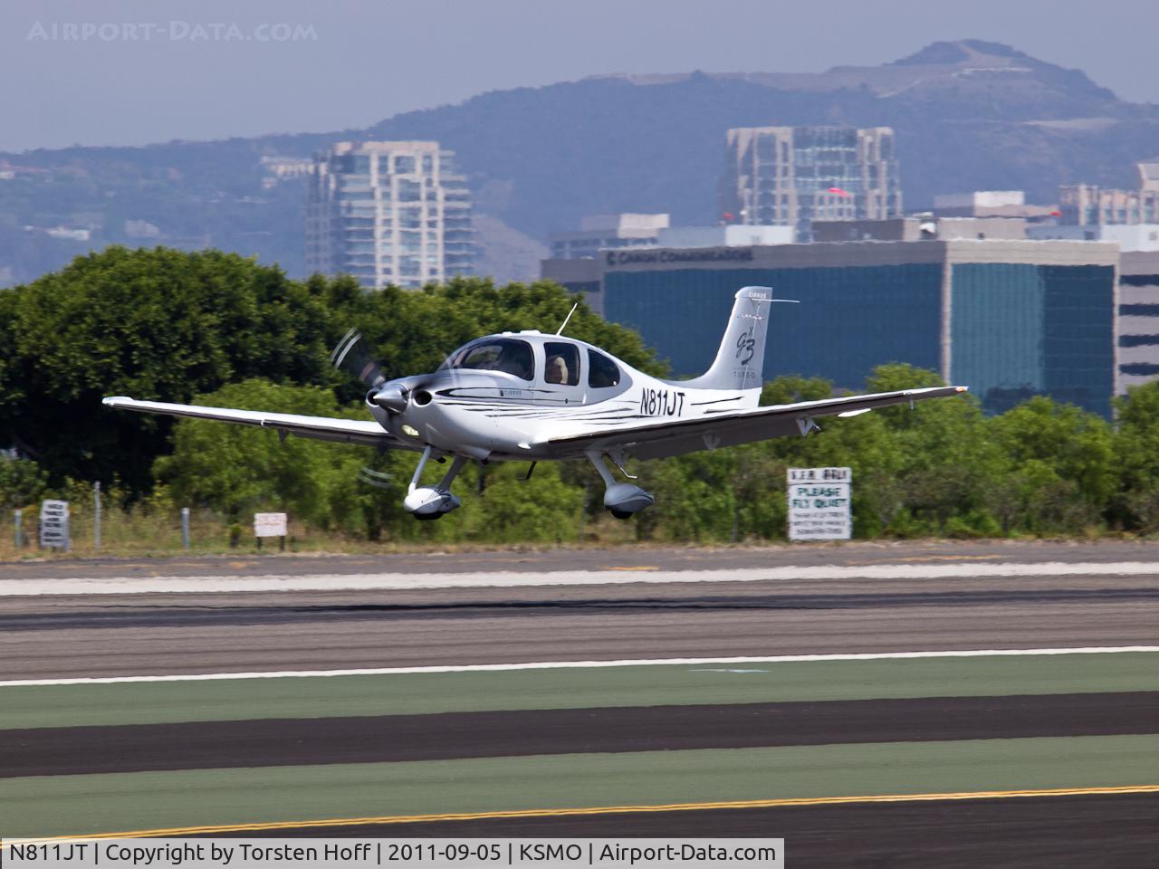 N811JT, 2008 Cirrus SR22 C/N 3127, N811JT arriving on RWY 21