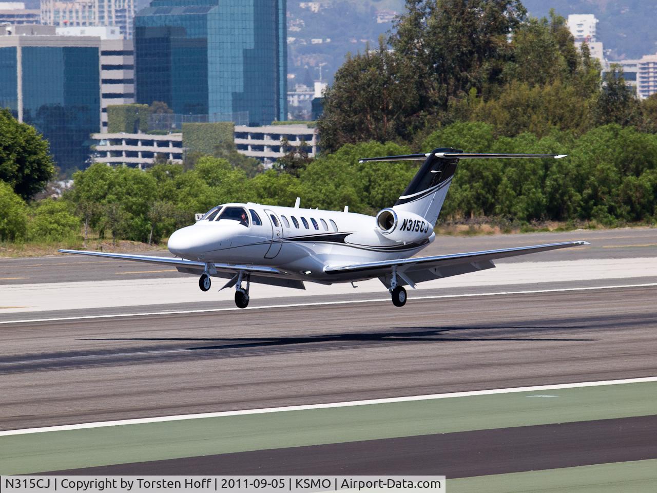 N315CJ, Cessna 525B C/N 525B0315, N315CJ arriving on RWY 21