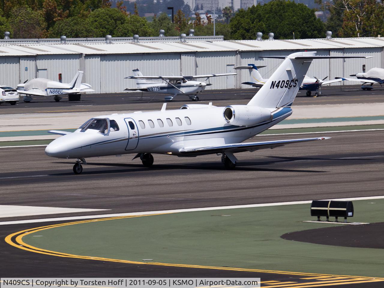 N409CS, 2005 Cessna 525B CitationJet CJ3 C/N 525B-0050, N409CS departing from RWY 21