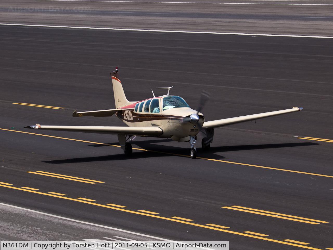 N361DM, 1975 Beech A36 Bonanza 36 C/N E-670, N361DM taxiing