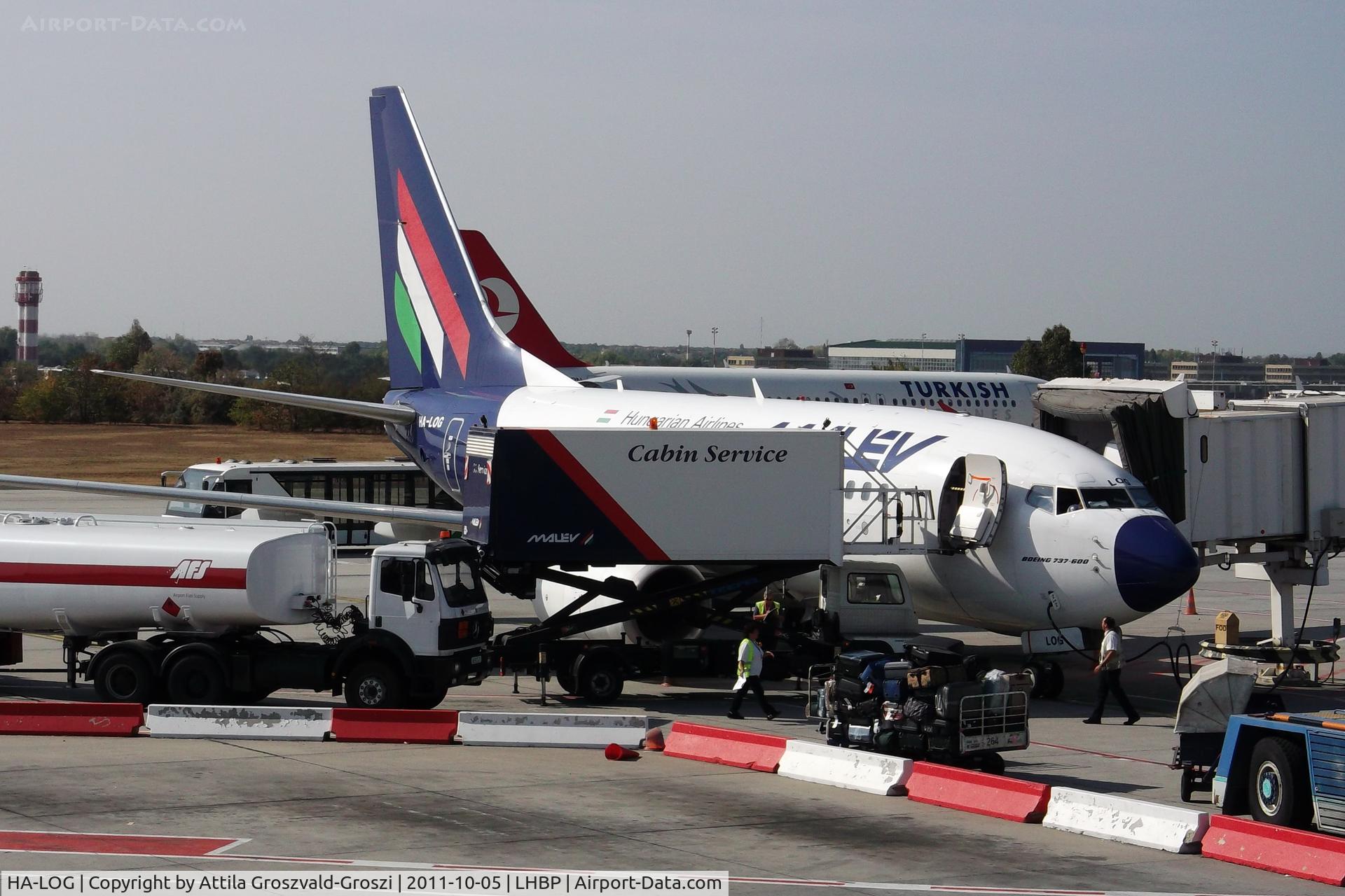 HA-LOG, 2004 Boeing 737-6Q8 C/N 28261, Cabin Service
