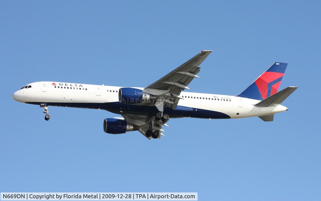N669DN, 1991 Boeing 757-232 C/N 25142, Delta 757