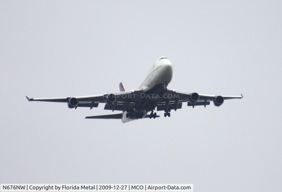 N676NW, 2002 Boeing 747-451 C/N 33002, Delta 747-400 bringing in Penn State to the Capitol One Bowl