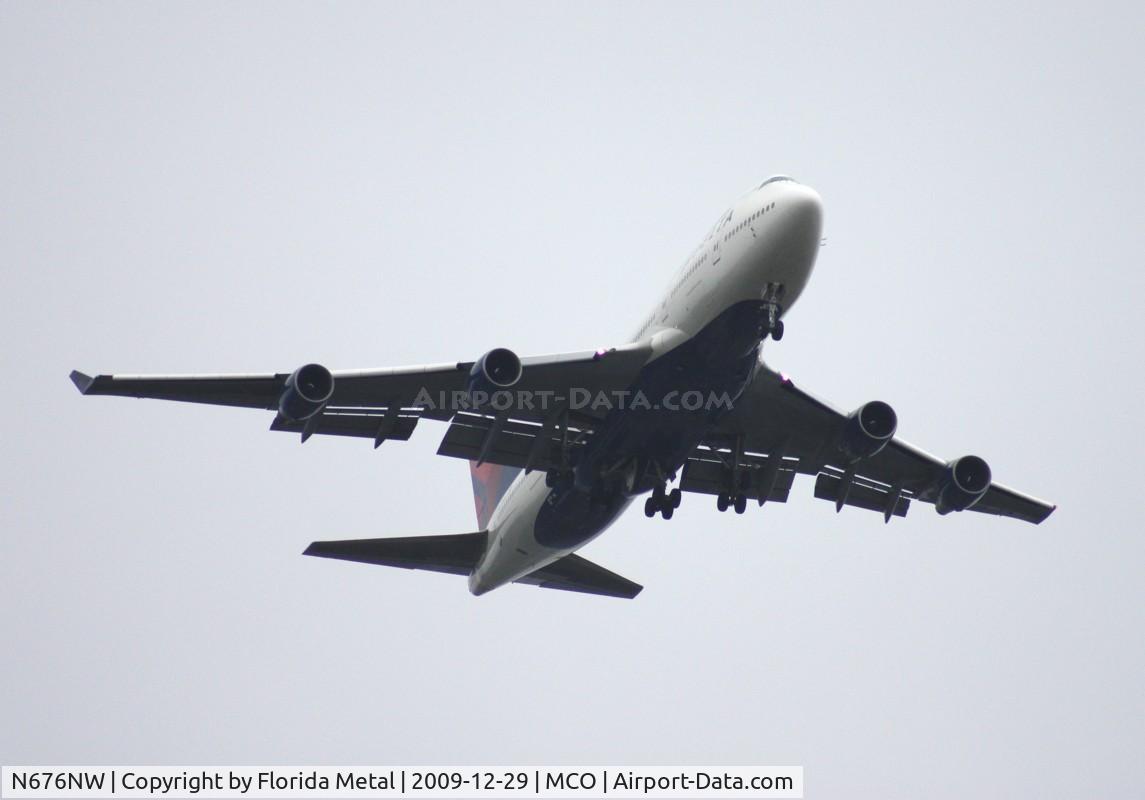 N676NW, 2002 Boeing 747-451 C/N 33002, Delta 747-400 bringing in Penn State for Capitol One Bowl