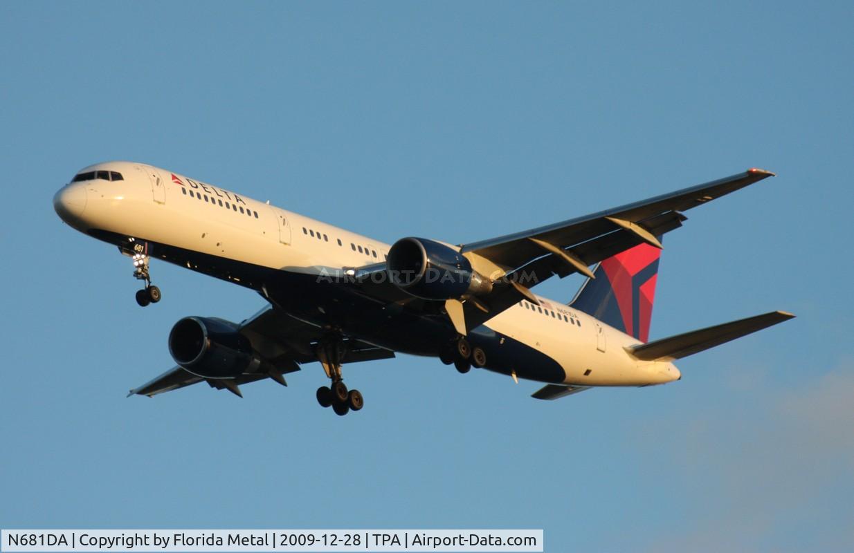 N681DA, 1993 Boeing 757-232 C/N 26957, Delta 757