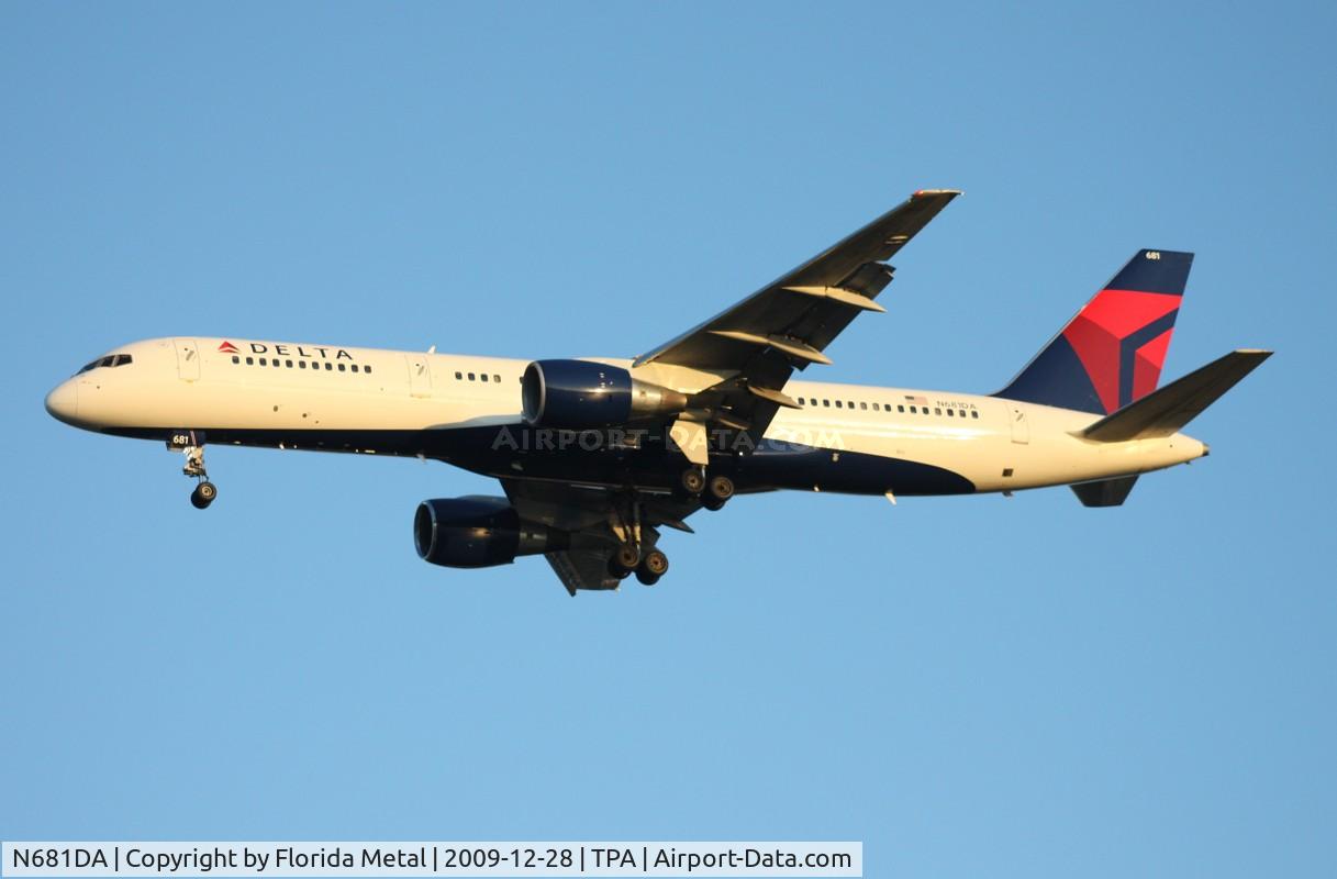 N681DA, 1993 Boeing 757-232 C/N 26957, Delta 757