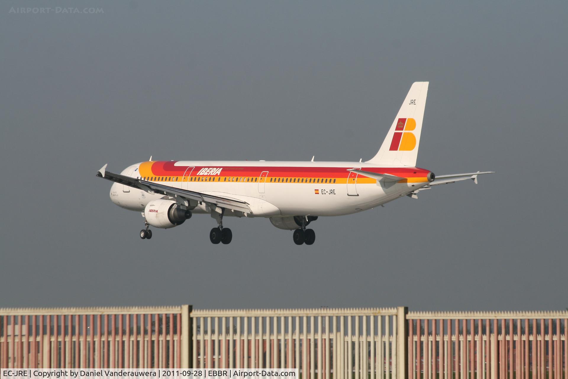 EC-JRE, 2006 Airbus A321-211 C/N 2756, Flight IB3206 is descending to RWY 25L