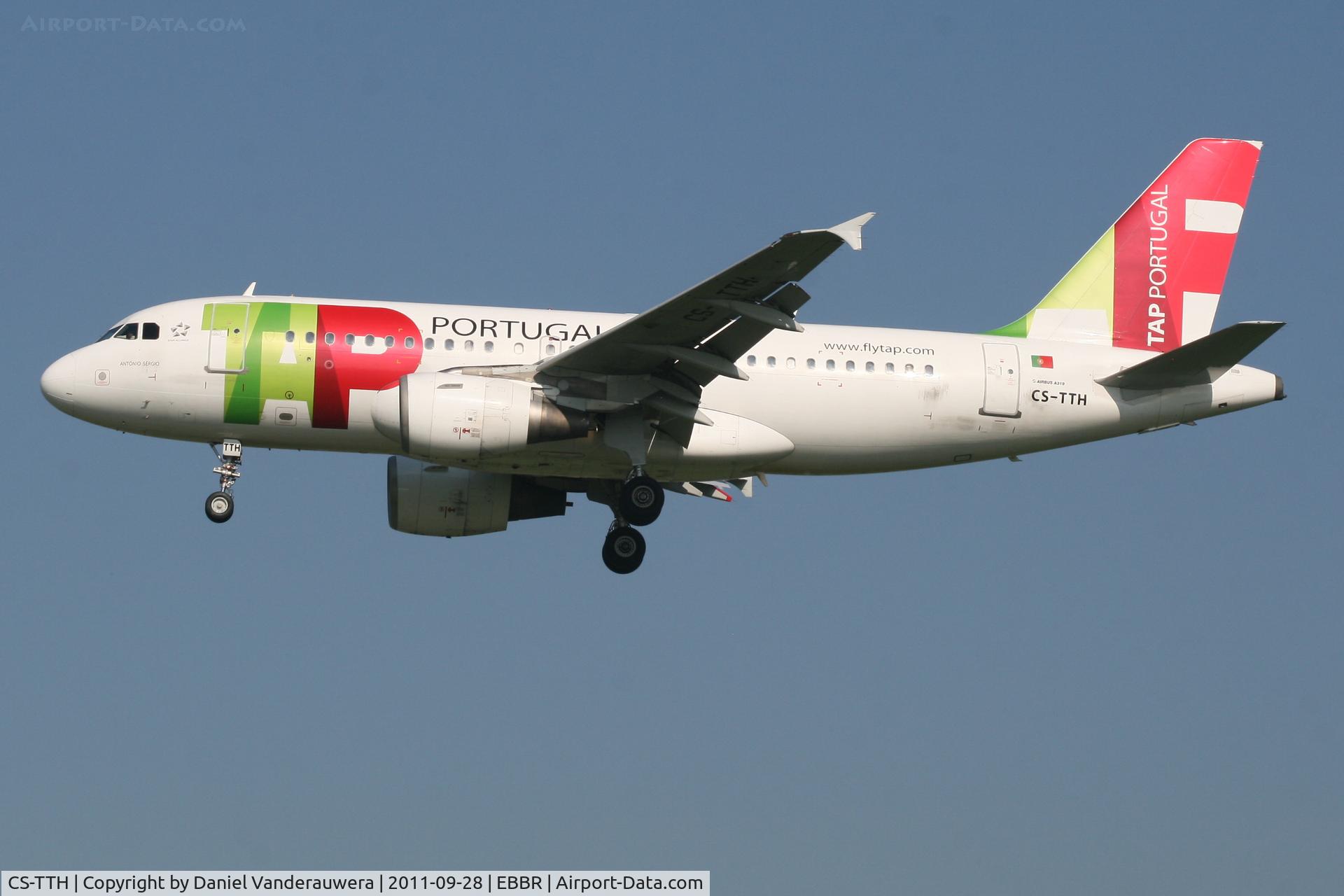 CS-TTH, 1998 Airbus A319-111 C/N 917, Arrival of flight TP604 to RWY 25L