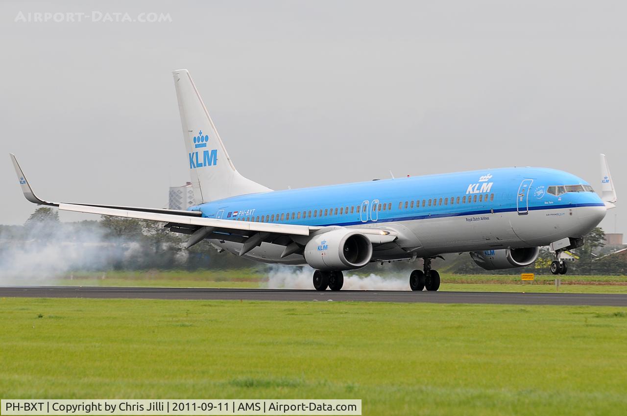 PH-BXT, 2004 Boeing 737-9K2 C/N 32944, 