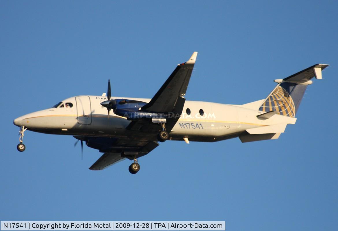 N17541, 1996 Beech 1900D C/N UE-203, Continental Connection