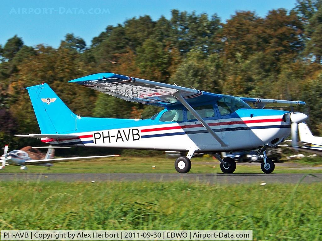 PH-AVB, 1982 Reims F172P C/N F17202185, [Kodak Z812IS]