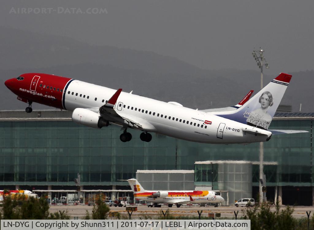 LN-DYG, 2010 Boeing 737-8JP C/N 39165, Taking off from rwy 25L