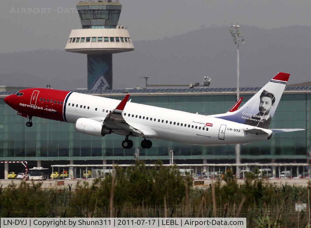 LN-DYJ, 2010 Boeing 737-8JP C/N 39045, Taking off from rwy 25L