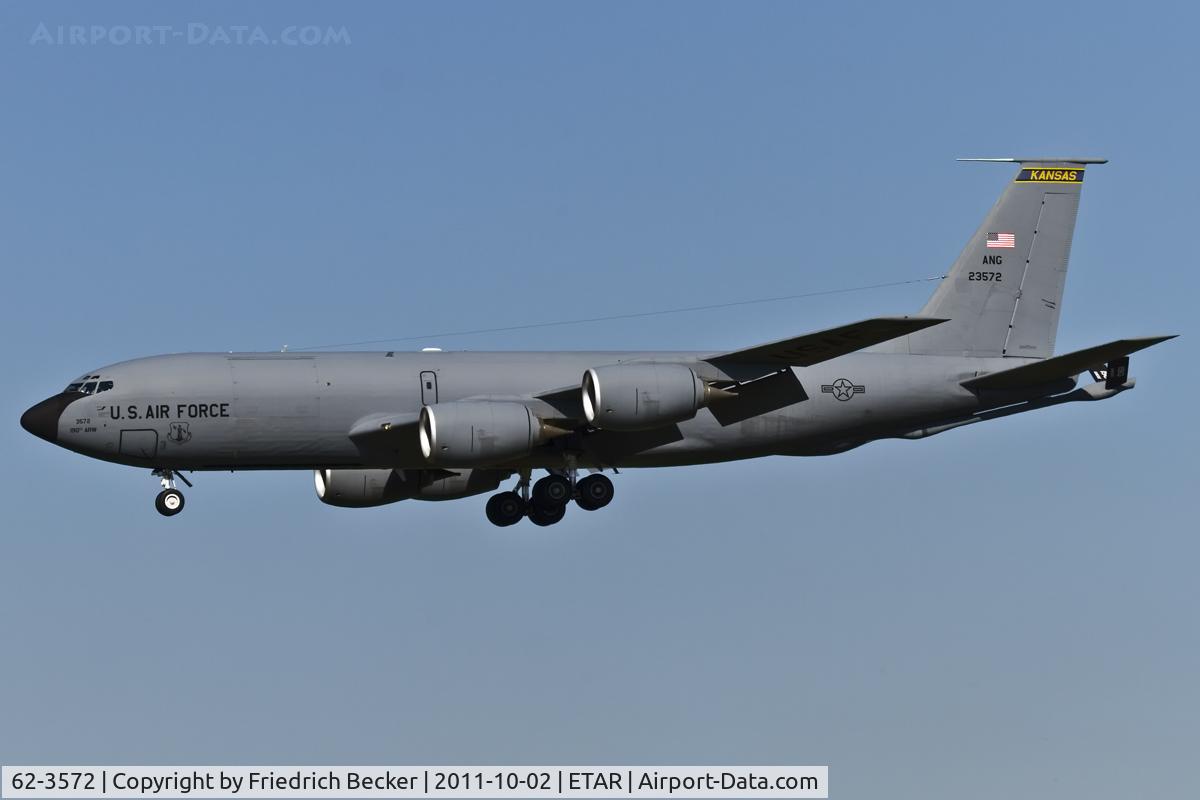 62-3572, 1962 Boeing KC-135R Stratotanker C/N 18555, on final RW26