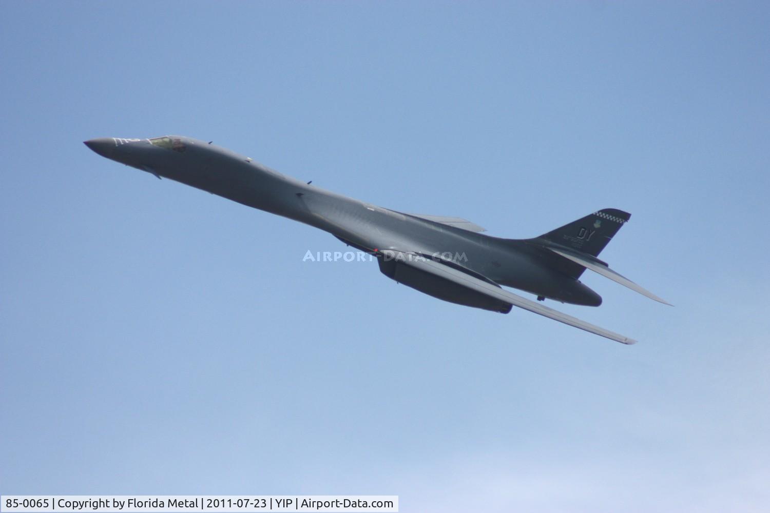 85-0065, 1985 Rockwell B-1B Lancer C/N 25, B-1 highspeed pass