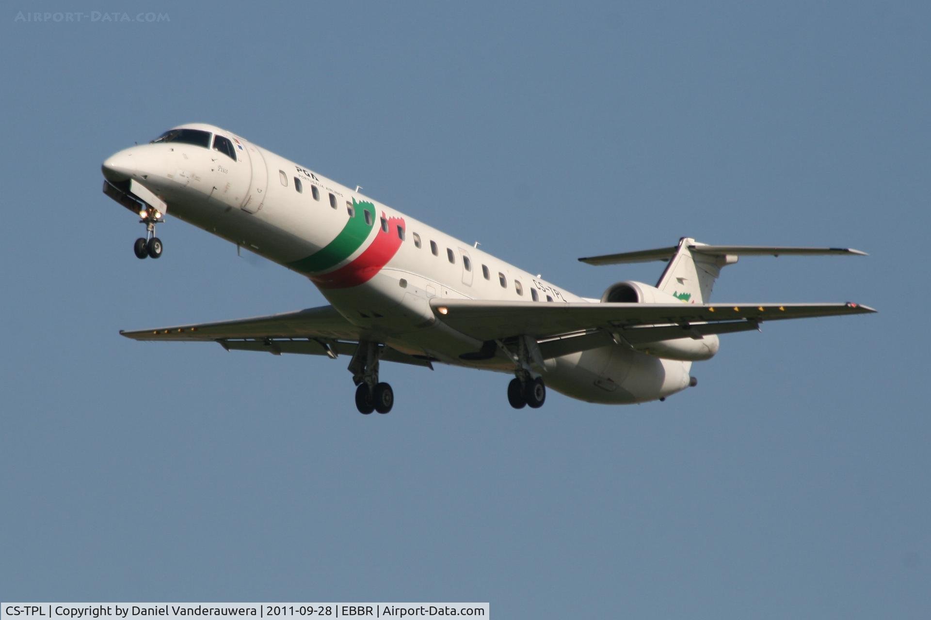 CS-TPL, 1988 Embraer EMB-145EP (ERJ-145EP) C/N 145051, Arrival of flight TP602 to RWY 25L