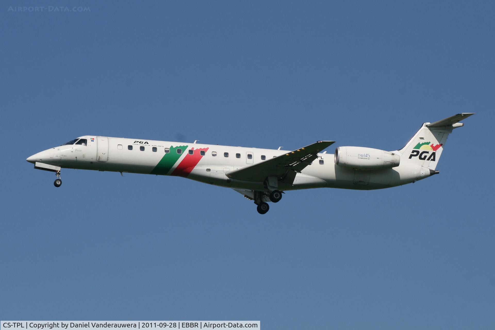 CS-TPL, 1988 Embraer EMB-145EP (ERJ-145EP) C/N 145051, Flight TP602 is descending to RWY 25L