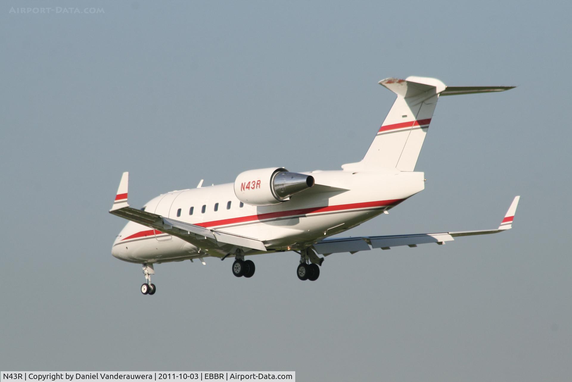 N43R, 1997 Canadair Challenger 604 (CL-600-2B16) C/N 5334, Descending to RWY 25L