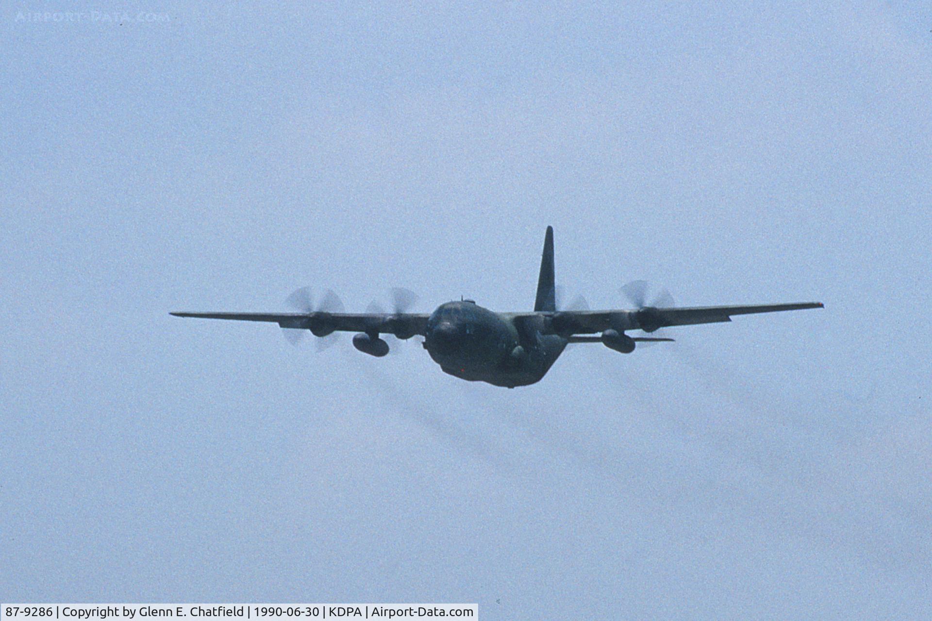 87-9286, 1987 Lockheed C-130H Hercules C/N 382-5127, Fly-by across runway 33