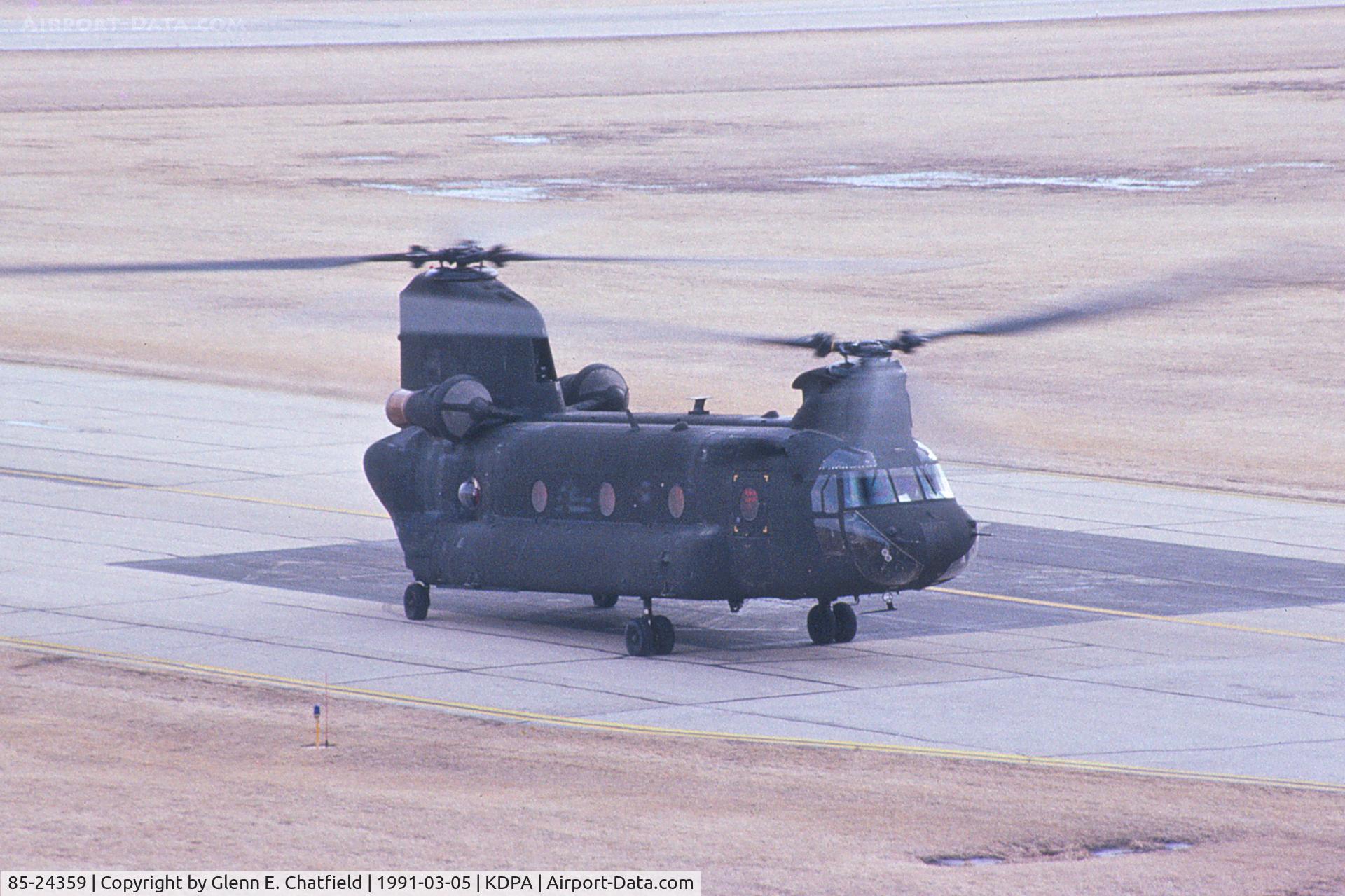 85-24359, 1985 Boeing CH-47D Chinook C/N M.3129, Preparing for take-off by the control tower