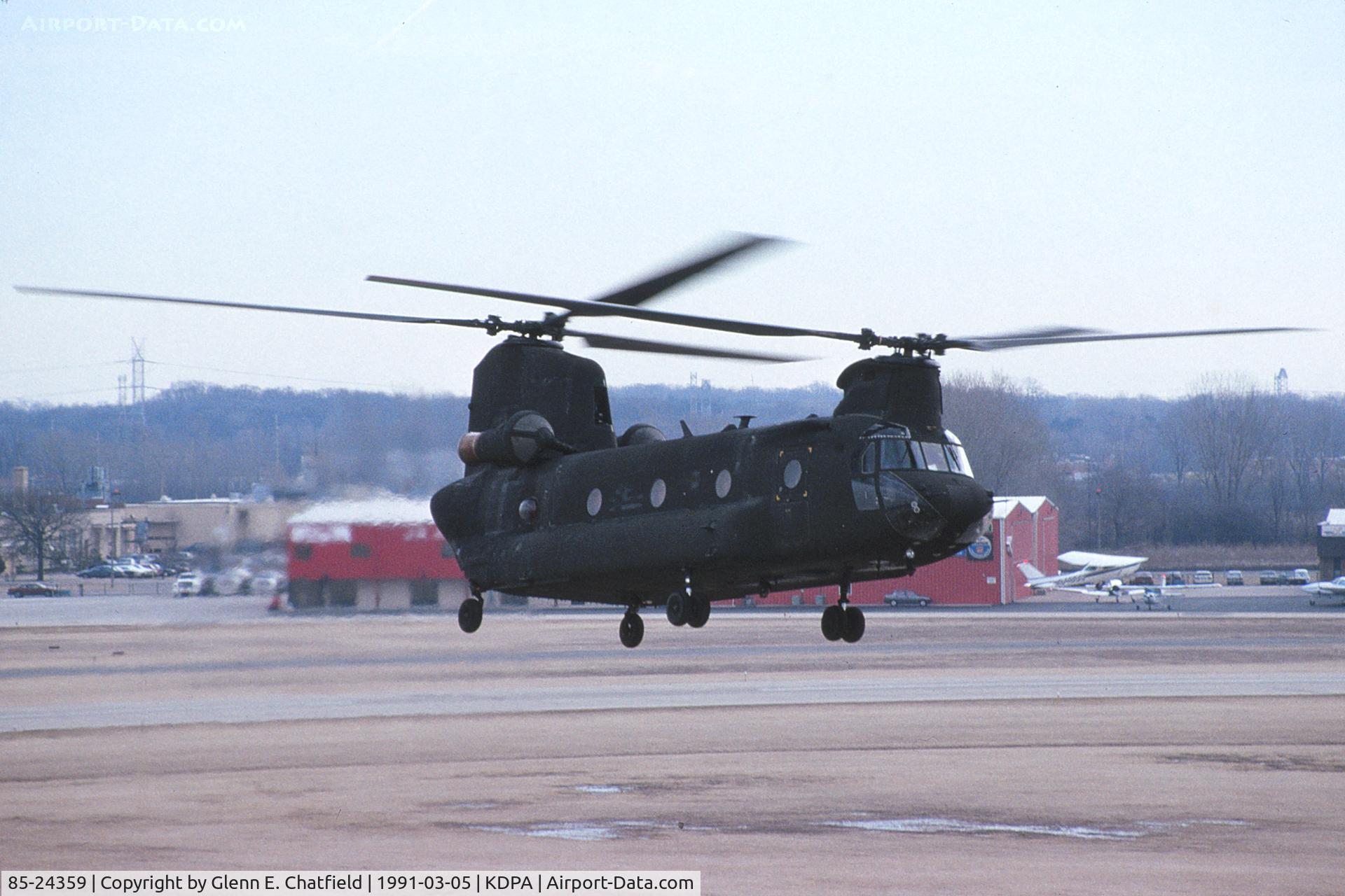 85-24359, 1985 Boeing CH-47D Chinook C/N M.3129, Maneuvering by the control tower prior to departure
