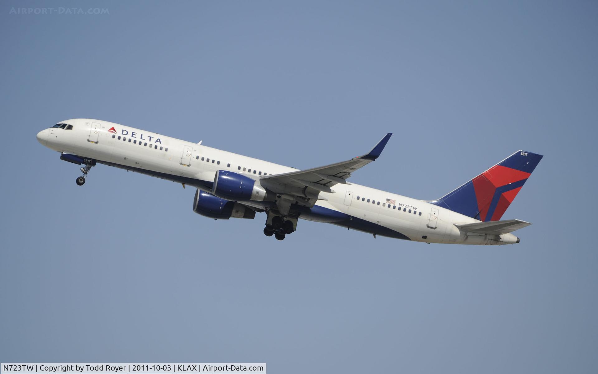 N723TW, 2000 Boeing 757-231 C/N 29378, Departing LAX
