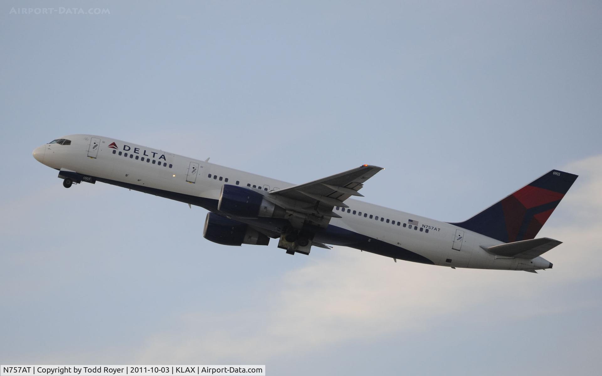 N757AT, 1984 Boeing 757-212 C/N 23127, Departing LAX