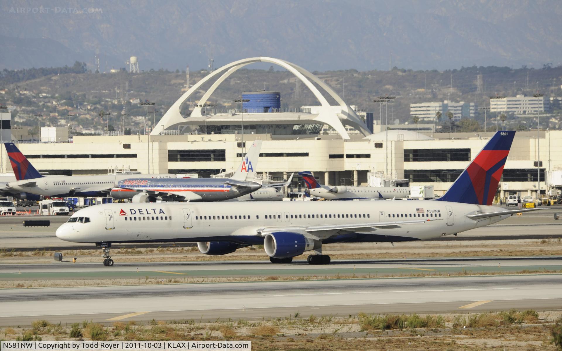 N581NW, 2002 Boeing 757-351 C/N 32982, Arriving at LAX