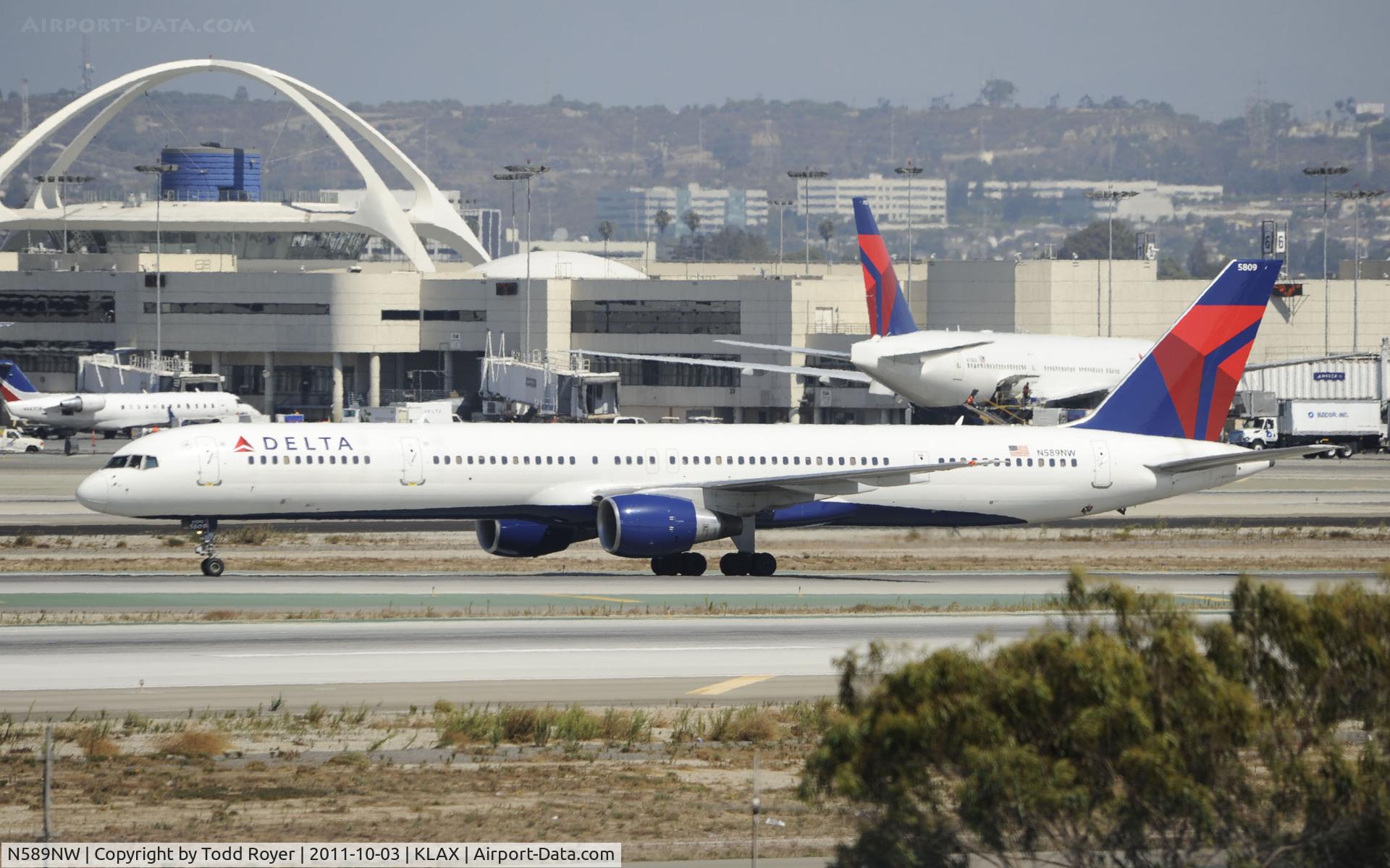 N589NW, 2003 Boeing 757-351 C/N 32989, Arriving at LAX